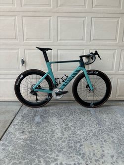 2023 Canyon Aeroad CF SLX 8 Di2 Large – Ultegra 12-Speed – DT Swiss ARC 1400