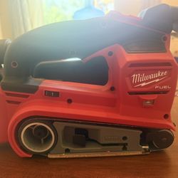 Milwaukee M18 Belt Sander