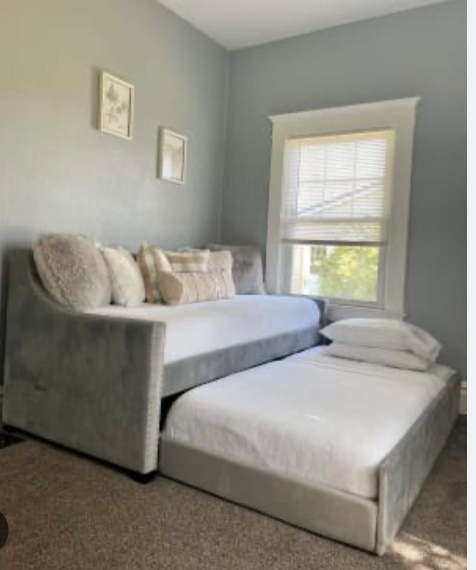 Gray Upholstered Daybed with Trundle for Sale in Renton, WA OfferUp