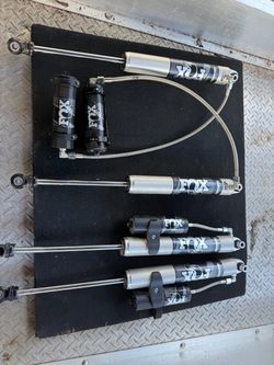 FOX Reservoir shocks (for 2-4 inch lift kit)