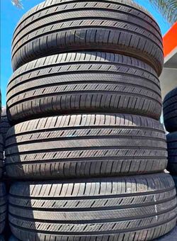 235 65 18 Michelin Tires Con 80% de Vida Las 4