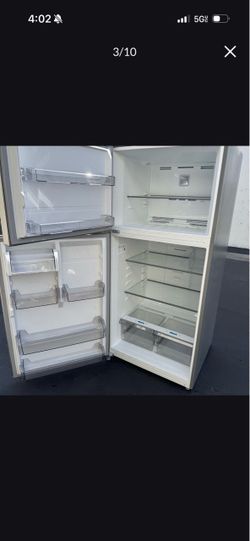 LIKE NEW Midea 30 Inch 18 cu. ft. Top Freezer Refrigerator Stainless Steel Excellent Condition