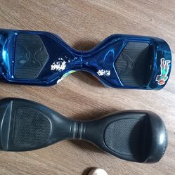 En buenas condiciones nomás la sulta poquita rayadita de arriba tienen su cargador