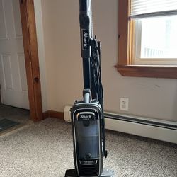 SHARK  vacuum 