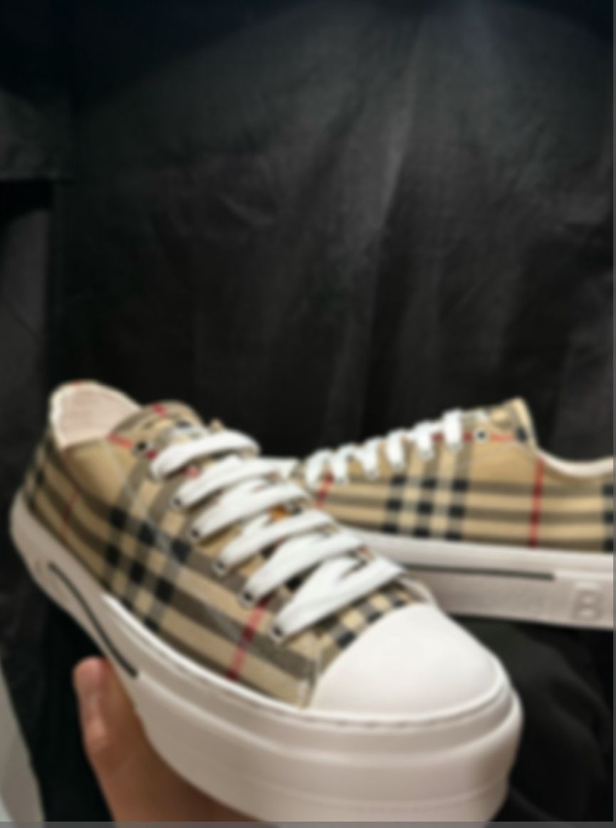Burberry Converse For women or men