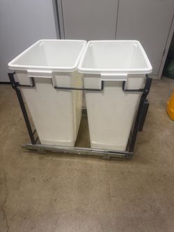 Trash can hardware and plastic cans fits 21’ kitchen cabinet they use we only use. It tree mounts    Thrash can size 30 qt  there is dimensions   You 