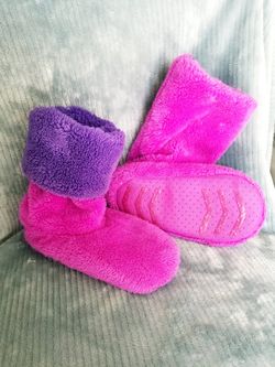 Girls like new furry slippers 11
