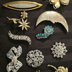 VTG. Costume Jewelry Brooch/Pins Silver & Gold Tone Bling, Bow, Flower And Moon  Lot Of 13 Very Rare!