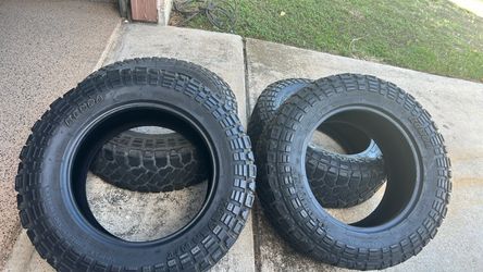 Tire LT265/65R18