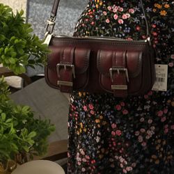 Cute leather mini bag by Michael Kors Small, stylish, and adorable 💖 Perfect for everyday use 