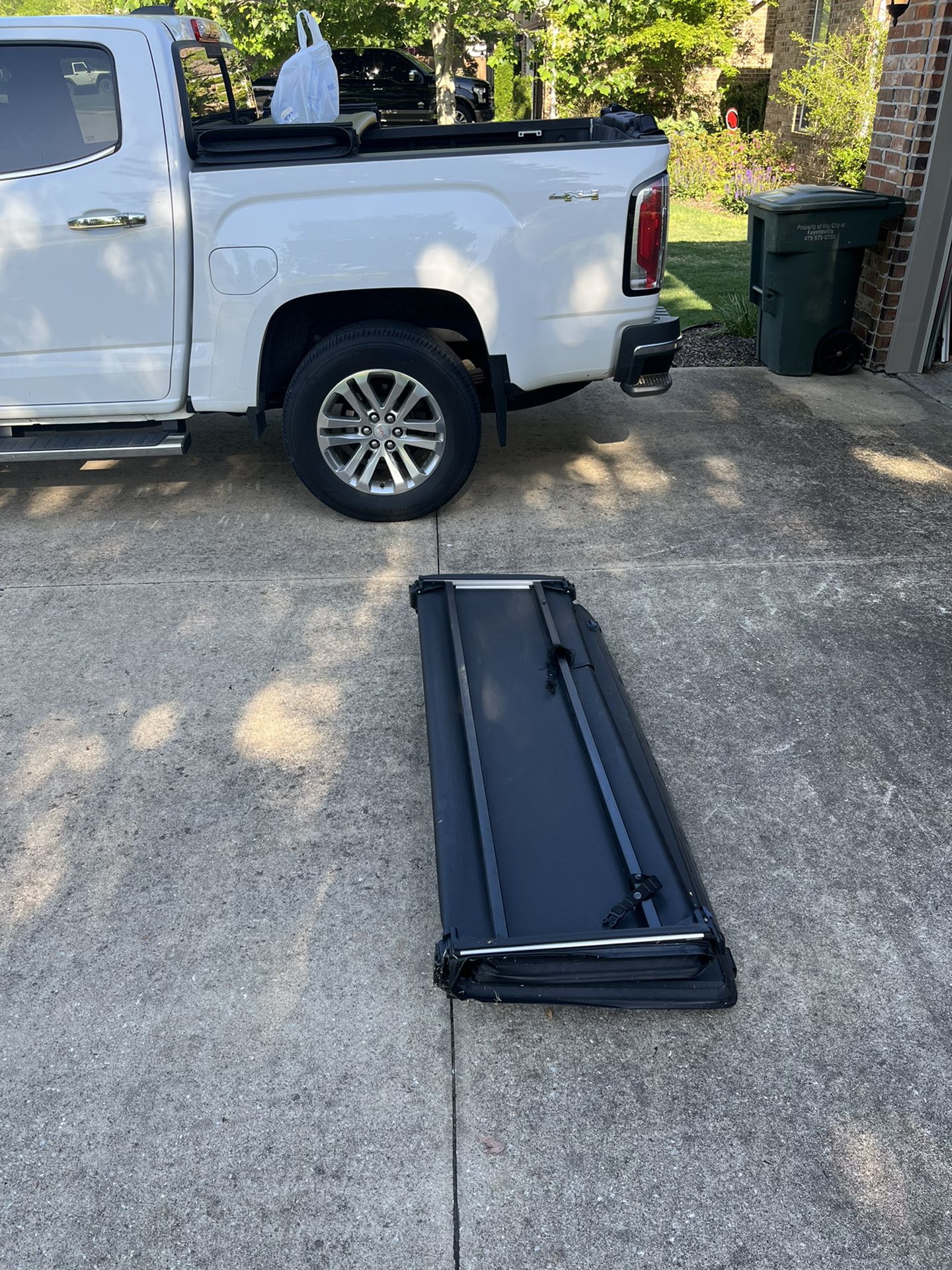 Truck Bed Cover (Mid Size Pickup)