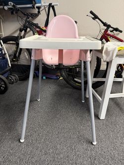 IKEA high chair with no seat bealt