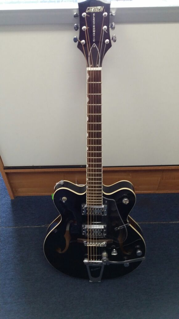 Gretsch G5122 guitar