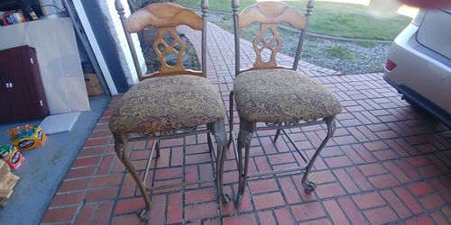 2 bar stools $20.00 each or both $35.00