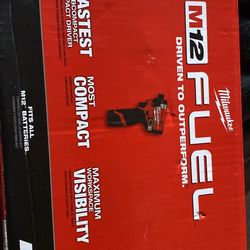 Milwaukee M12 Impact Driver Kit