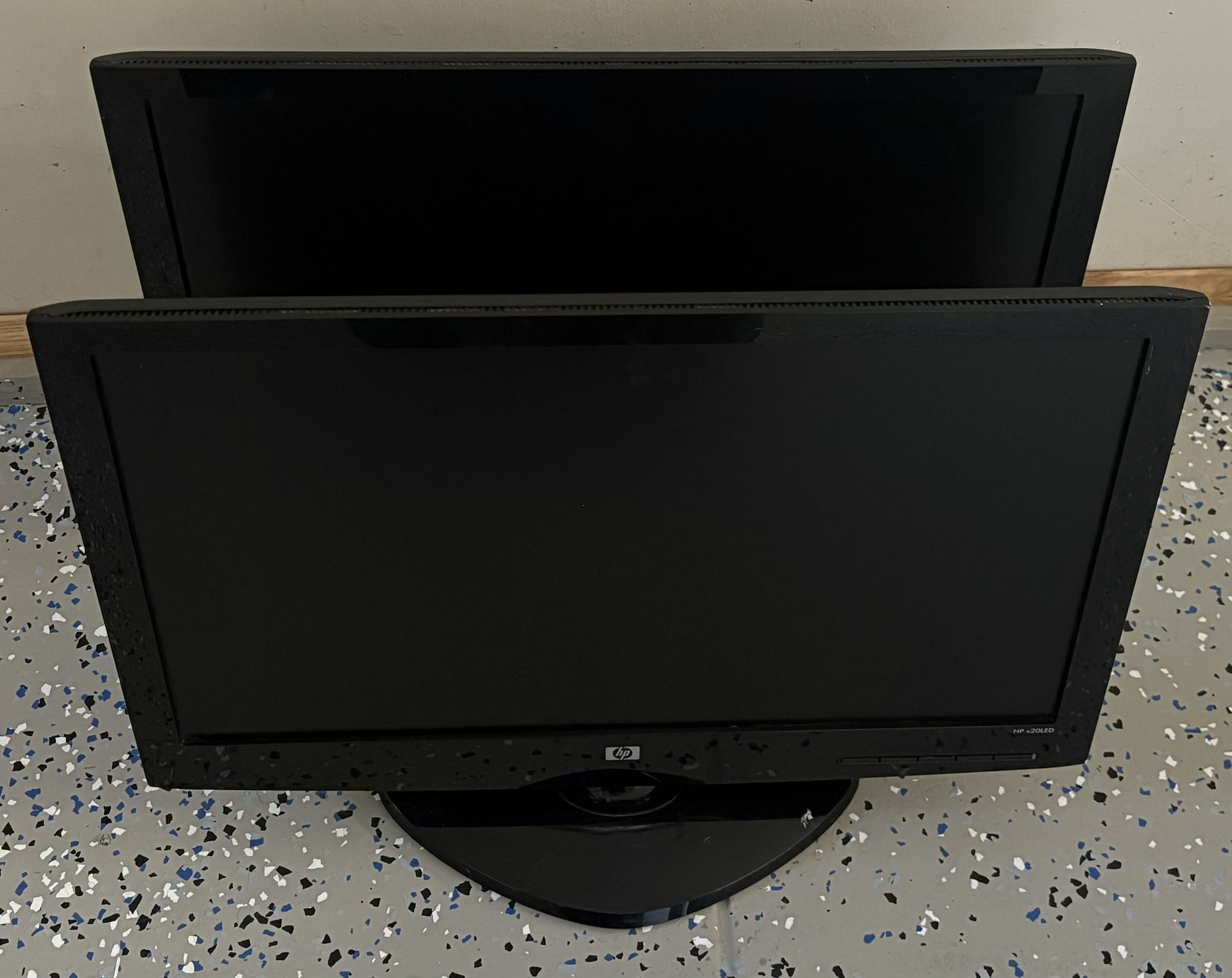 2 HP X20LED 20-Inch 1600 x 900 LED Backlit Monitors