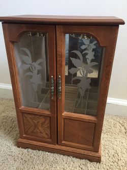 Jewelry cabinet