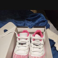 JORDAN 11 RETRO LOW 
