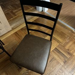 Table With 4 Chairs 
