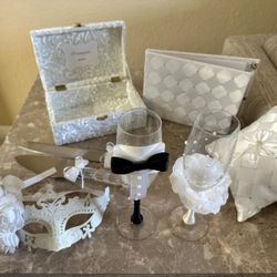 Para bodas. También se vende vestido de novia y velo en $400