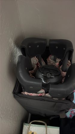 Baby girl play pen