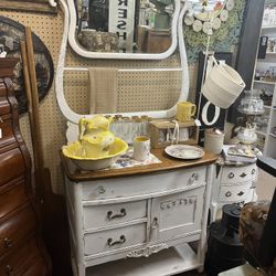 Antique White Distressed Washstand