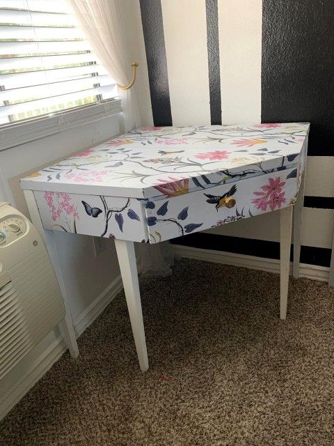 Corner Table