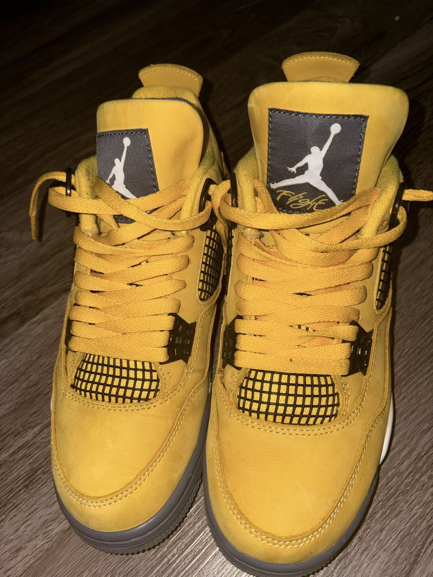 Air Jordan 4 Retro Lightning Size 9 (2021)