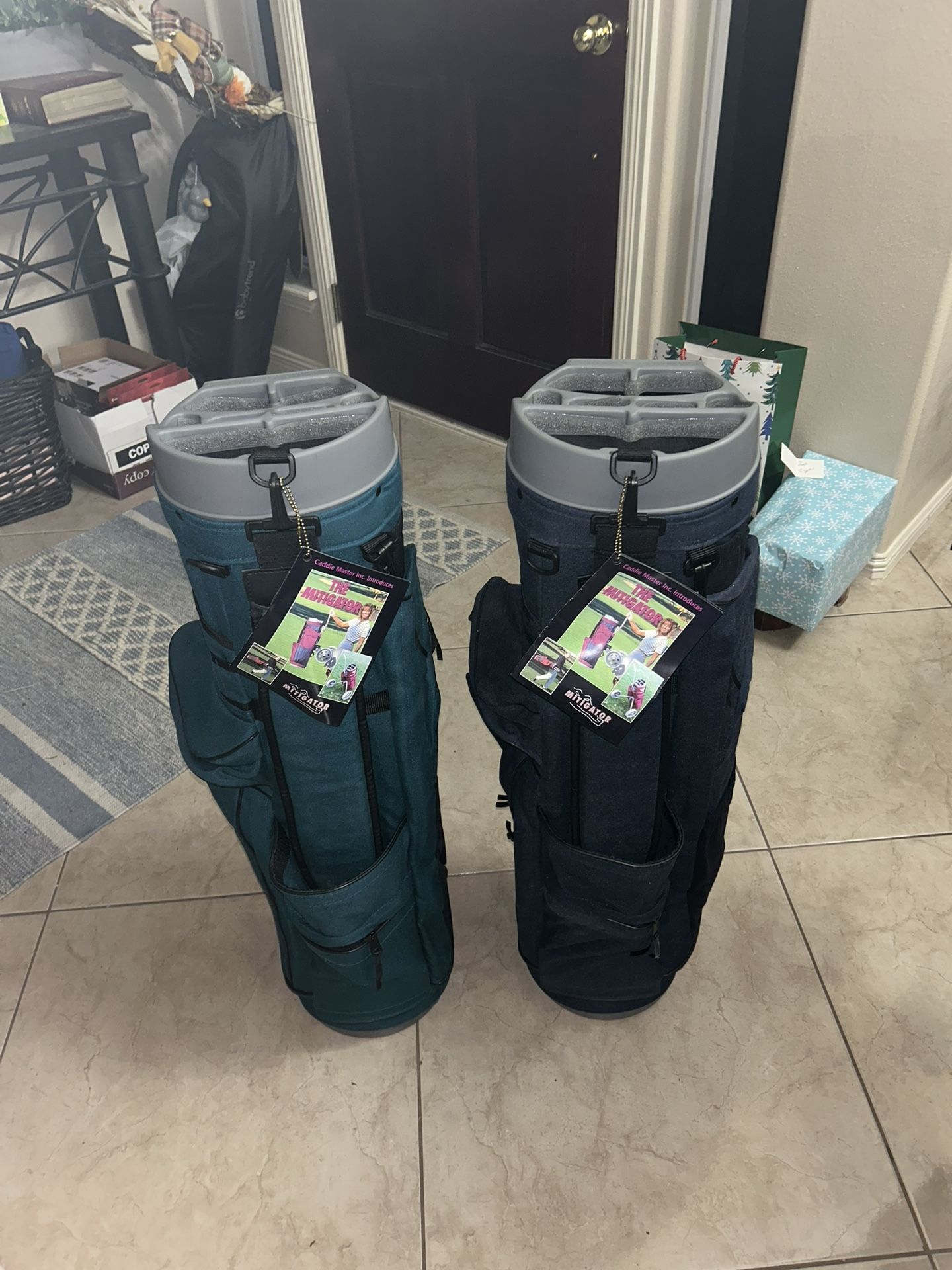 Golf Bag ⛳️ 🏌️‍♂️- Brand New in Box, Full Size, Holds 14 Clubs, $40