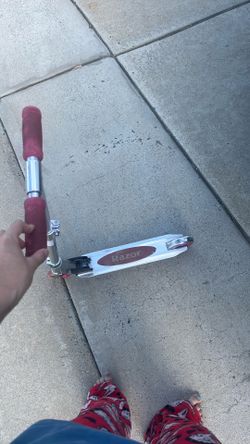 Pink razor skooter