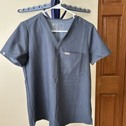 FIGS Scrub set