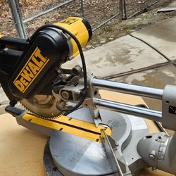 dewalt DW708 dual bevel Sliding Miter saw 14in 