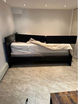 Queen size bed $100