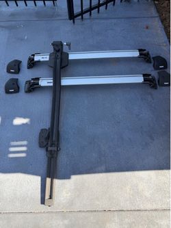 Thule Roof Rack System + 2 FastRide Bike Racks – One Brand New $600 ono