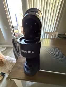 Keurig with holder Keurig with pod holder
