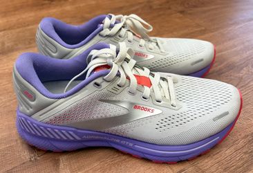 Brooks Adrenaline GTS 22 Women’s Shoes.  Size 7