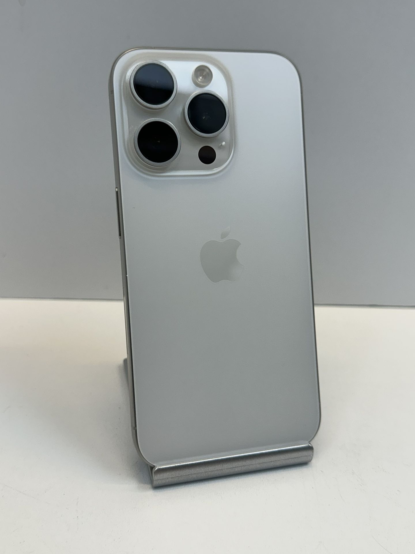 Apple iPhone 15 PRO 256gb. ( Fully Unlocked Device )