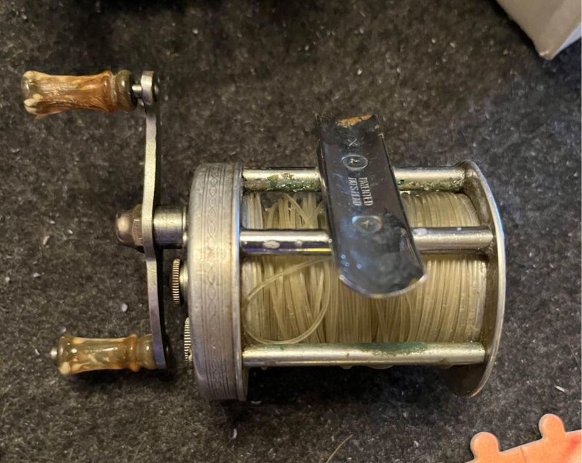 PFLUEGER Nobby #1963 vintage fishing reel, made in USA