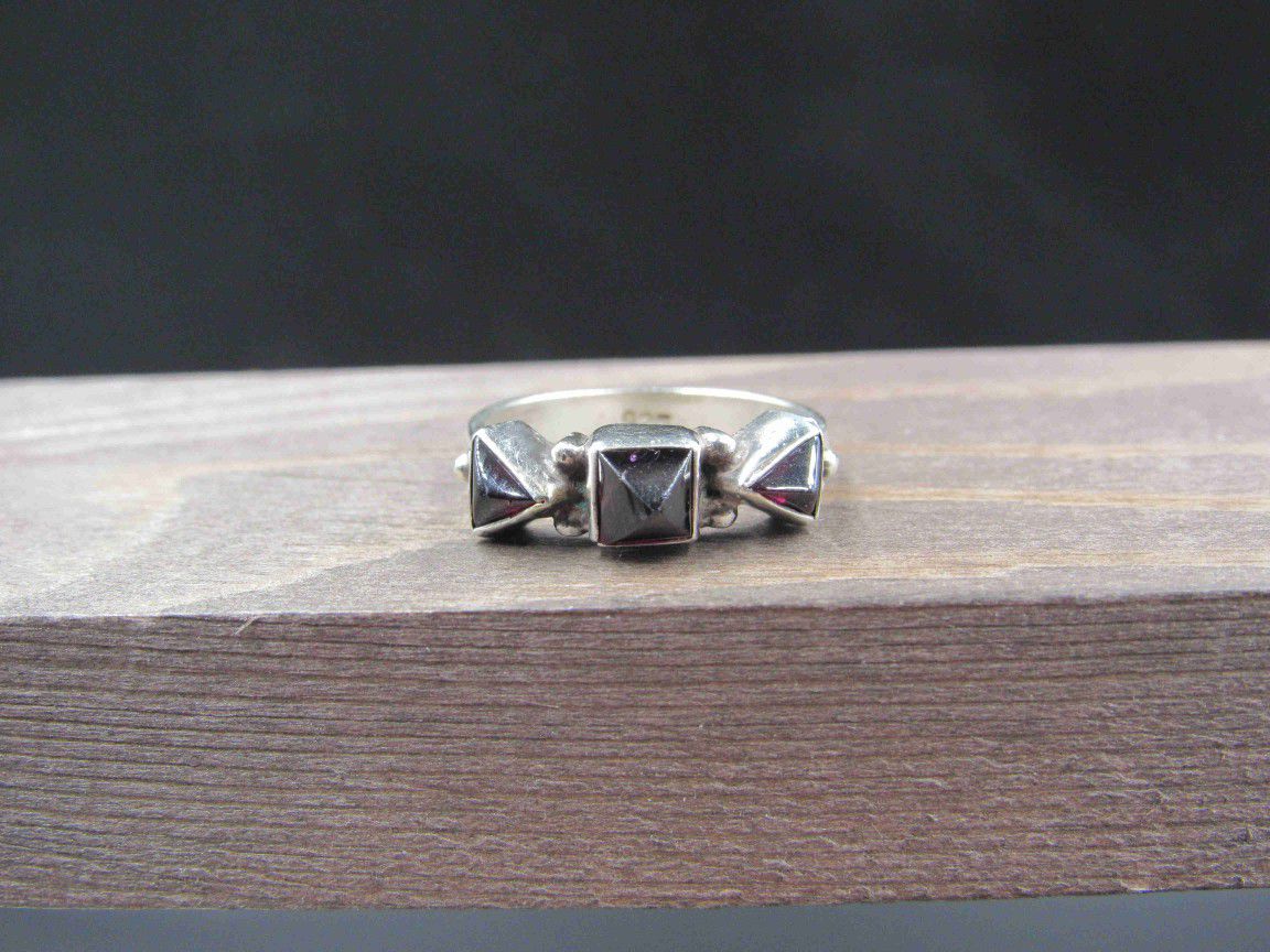 Size 8.25 Sterling Silver Triple Triangle Garnet Band Ring Vintage Statement Engagement Wedding Promise Anniversary Cocktail Cute Cool
