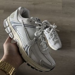 Nike Vomeros SZ 6.5 M