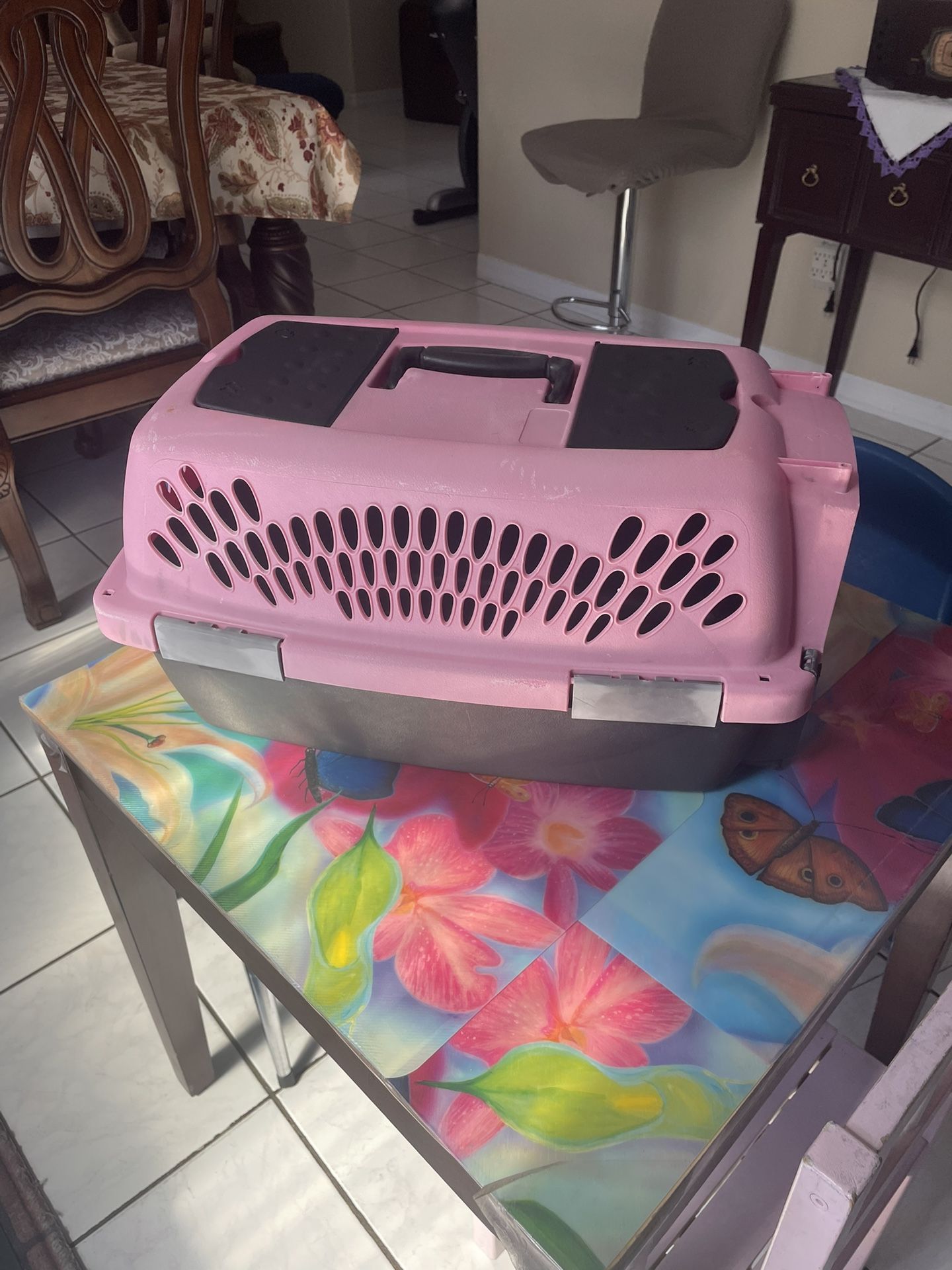 Small pet cage in good condition measures 10 inches wide, 16 inches long and 10 inches high