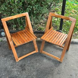 Foldable wooden chairs
