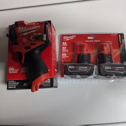 Milwaukee m12 stubby 1/2 impact with 2 batteries 3.0