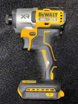 DeWalt XR 20V Max 1/4 impact driver