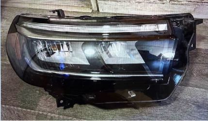 2025 Ford Explorer Right  headlight L E D