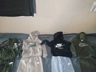 5 matching Children's nike outfits 3 T