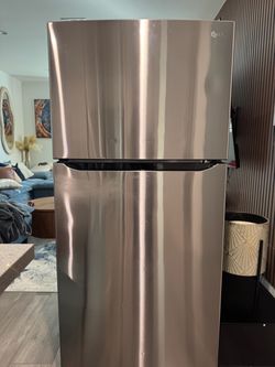 LG Stainless Steel Top-Freezer Refrigerator