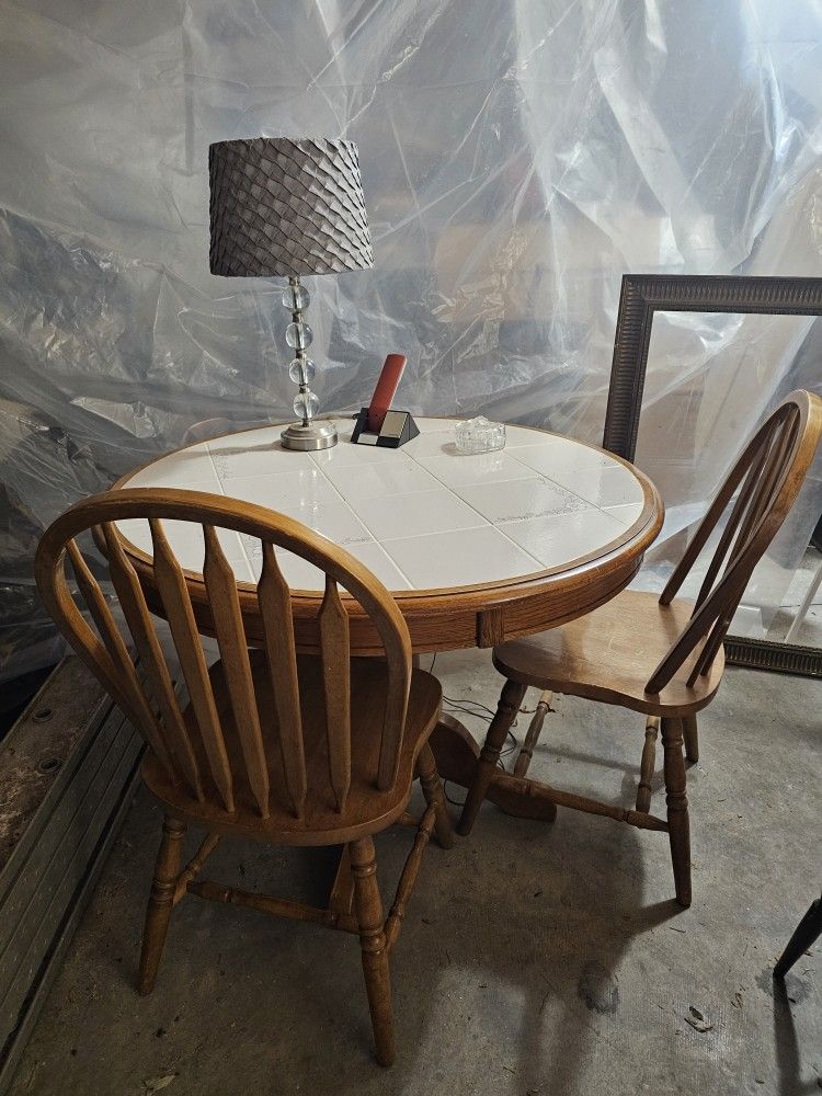 40in Round Dining Table