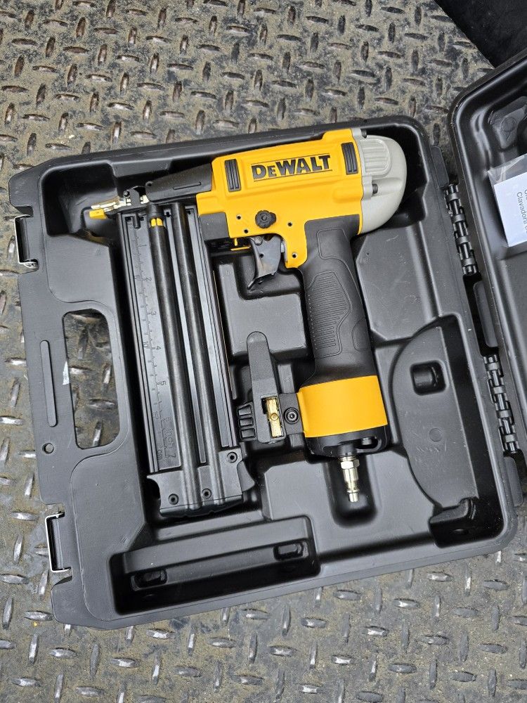 Dewalt DEWALT 18 Gauge Pneumatic Brad Nailer