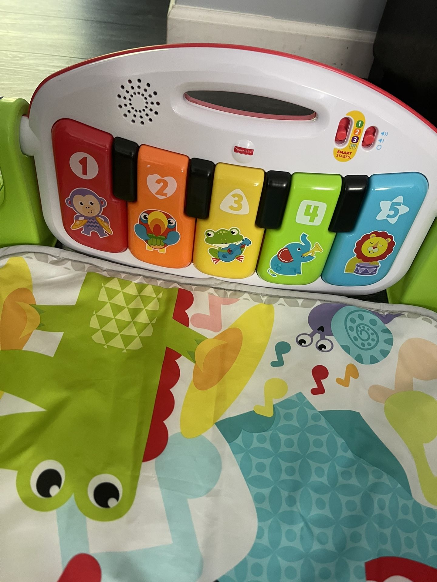 Baby play Matt kick and play piano
